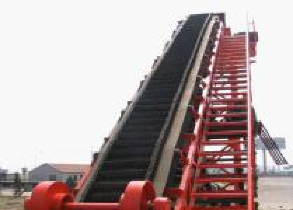 大傾角皮帶輸送機(jī)